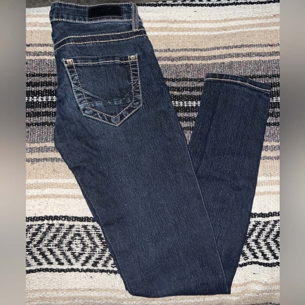 BKE Lynx Skinny - Daytrip
- Skinny Jeans
- Size 24R
- Dark wash colored